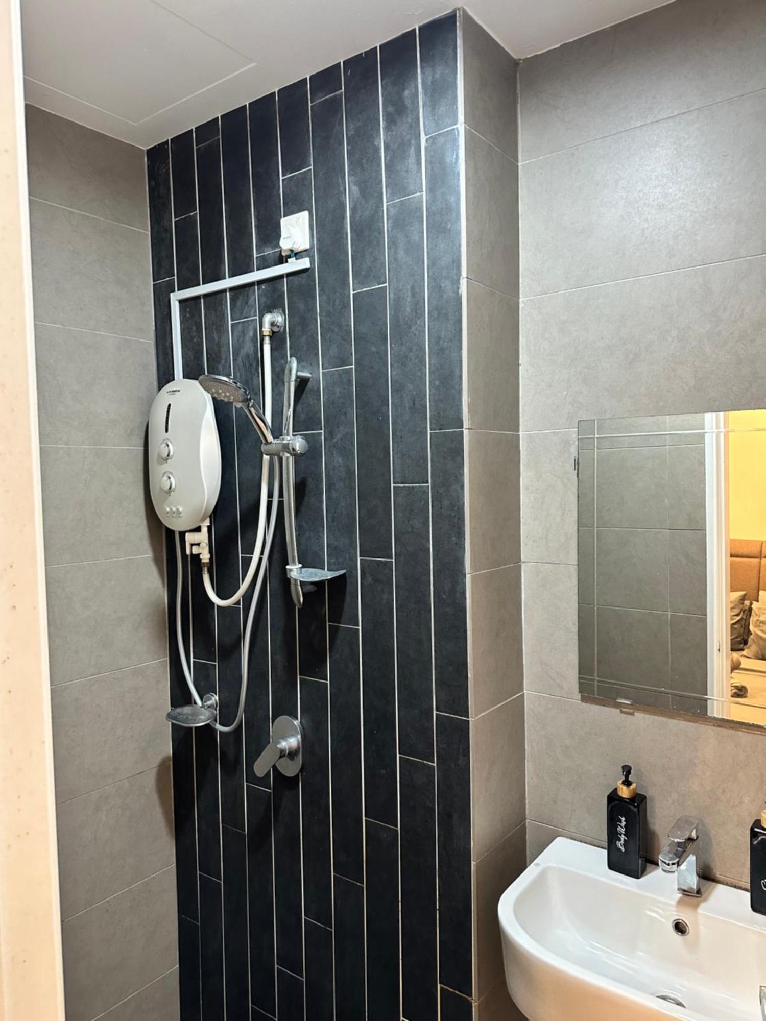 Embayu 188 Staycay Pangsapuri Shah Alam